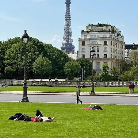 Daire Guestready - Amelie & Eiffel, Art Of Living